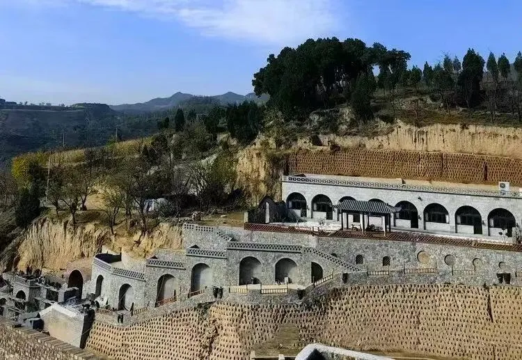 呂梁市離石區(qū)交口街道杜家山村打造鄉(xiāng)村旅游重點村項目施工 呂梁市離石區(qū)交口街道杜家山村打造鄉(xiāng)村旅游重點村項目施工